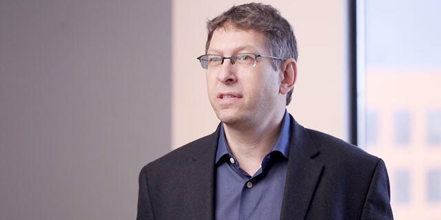 ד"ר טל זקס מנהל רפואי מודרנה 