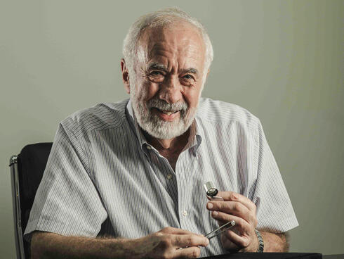 Benny Landa. Benny Landa.