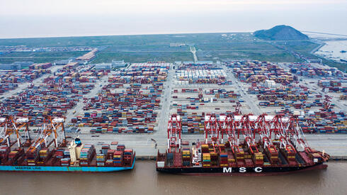 Maersk cargo ship in Yangshan port Maersk cargo ship in Yangshan port