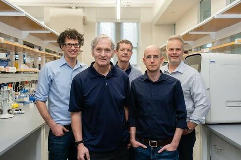 (L to R): Allon Klein, Cliff Tabin, Olivier Pourquie, Jonathan Rosenfeld, Micha Breakstone (L to R): Allon Klein, Cliff Tabin, Olivier Pourquie, Jonathan Rosenfeld, Micha Breakstone
